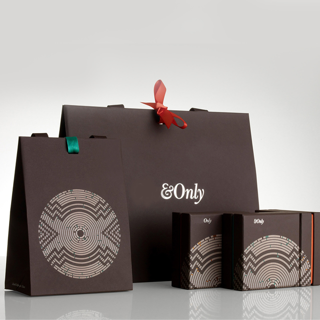 Luxury bronzing paper bags personalized black paper bags with logo 